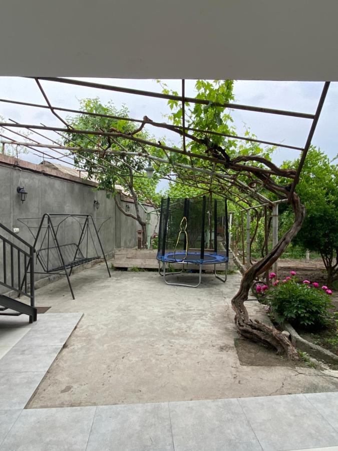 Vernatoon Guest House Vagharshapat Bagian luar foto